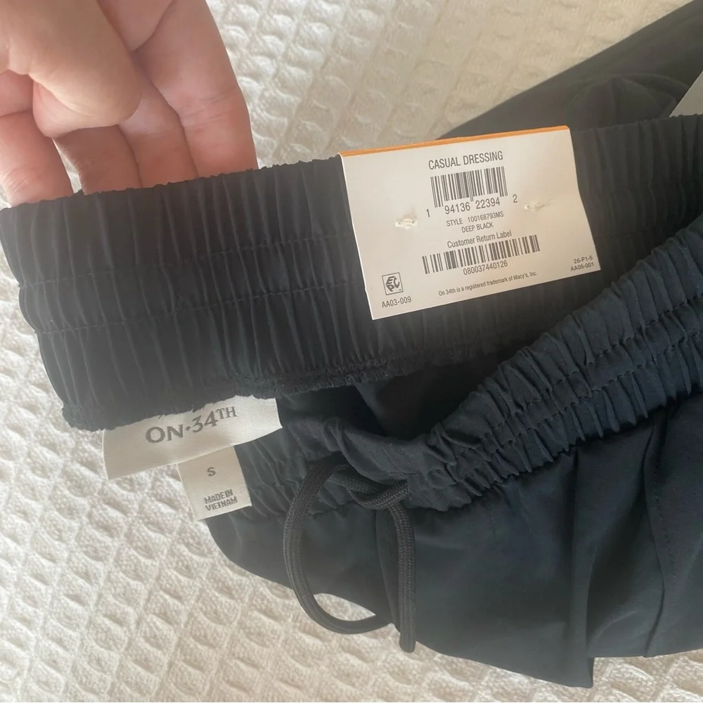 ON 34th black elastic waist straight ankle pants size Small NWT